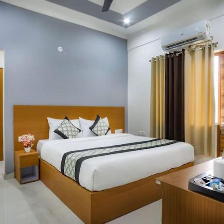 Hotel The Castle Blue Greater Noida Esterno foto