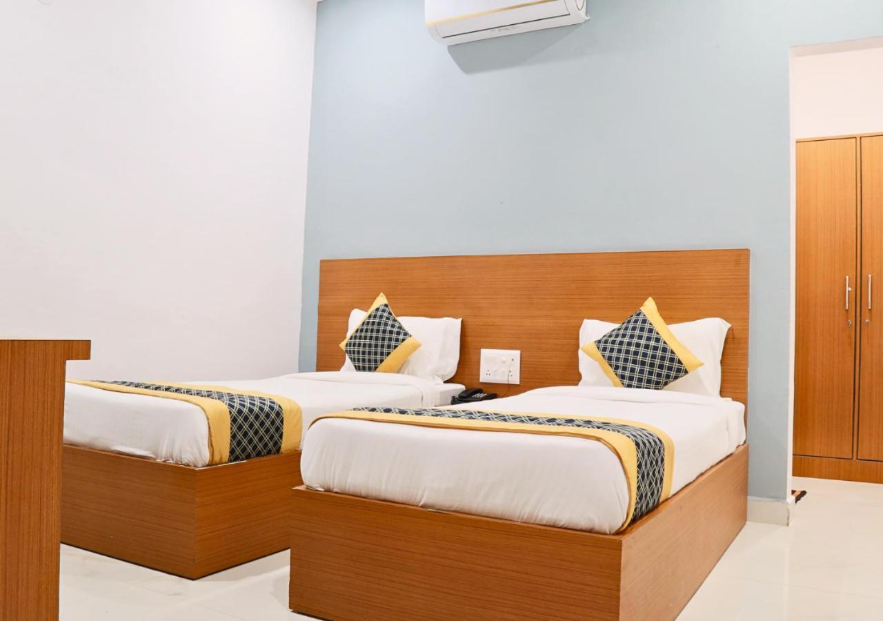 Hotel The Castle Blue Greater Noida Esterno foto