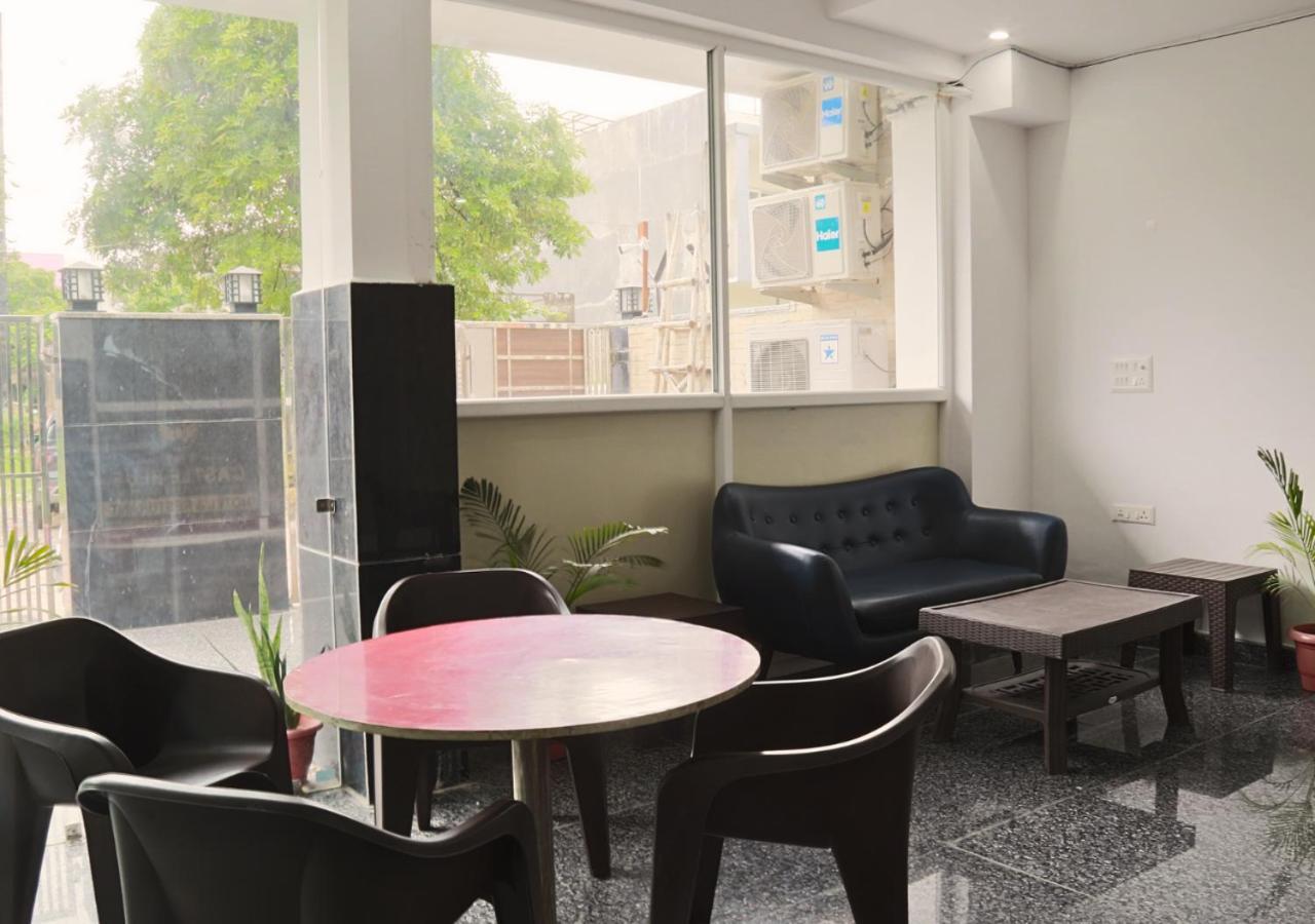 Hotel The Castle Blue Greater Noida Esterno foto